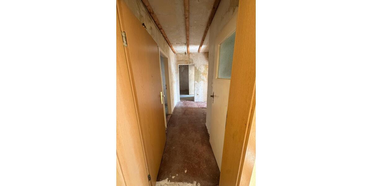 Eigentumswohnung mit MATERIAL zu verkaufen 3-Raum mit Balkon 3 zimmer