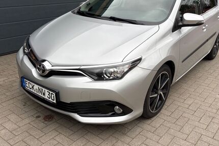 Toyota Auris 150.000 km 8.799 &euro; Kosel 24354
