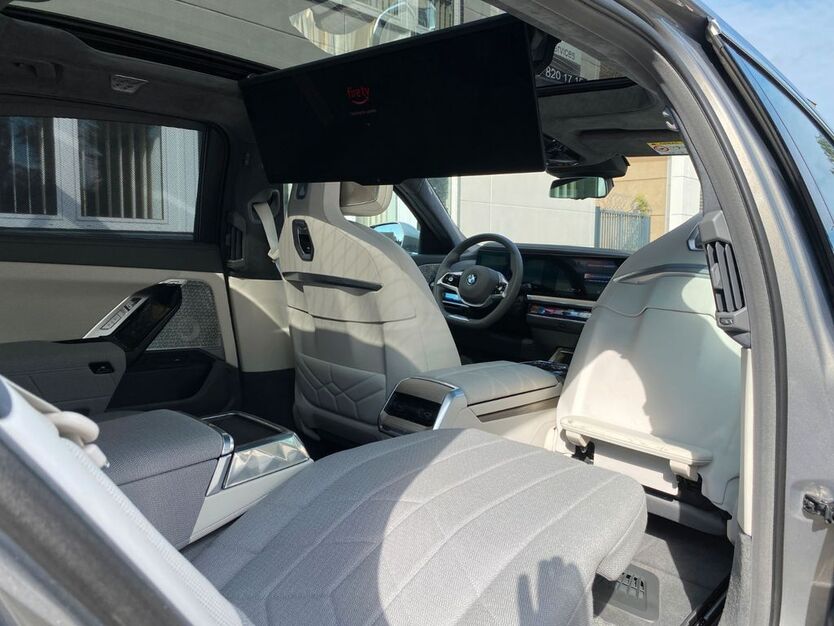 BMW i7 7.258 km 104.850 € Köln 50739