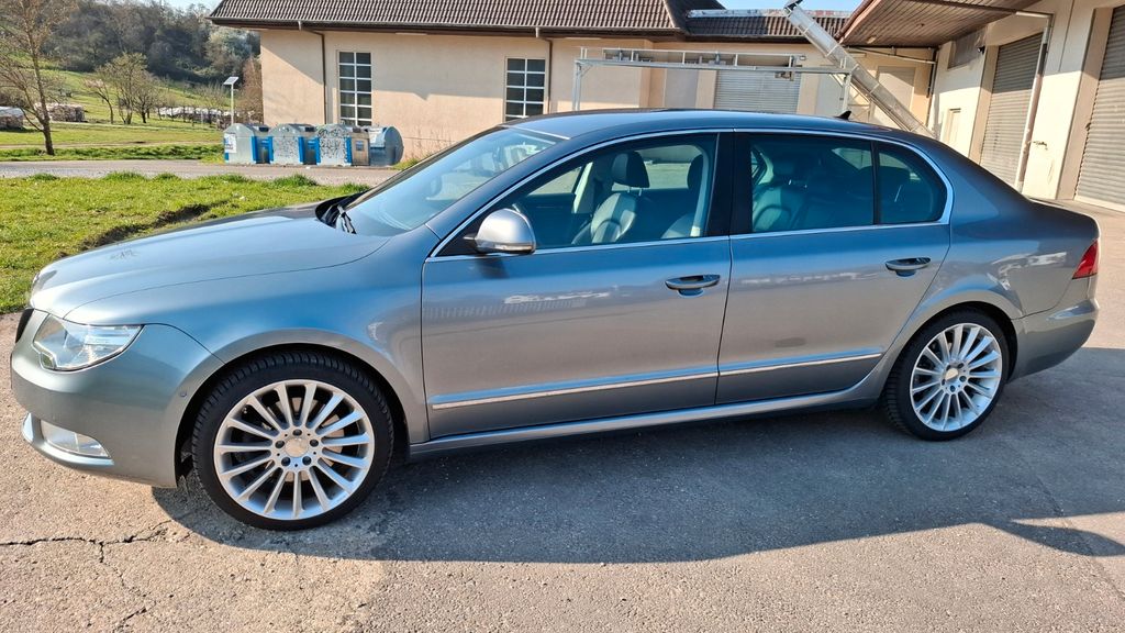 Skoda Superb 142.500 km 10.800 &euro; Weinstadt 71384