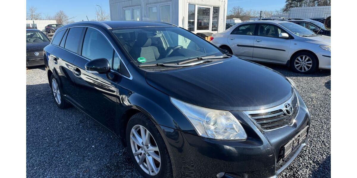 Toyota Avensis 226.000 km 3.190 &euro; Wildau 15745
