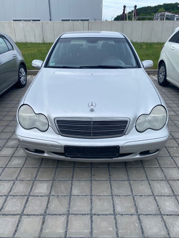 Mercedes-Benz 200 280.000 km 1.000 € Bad Abbach 93077
