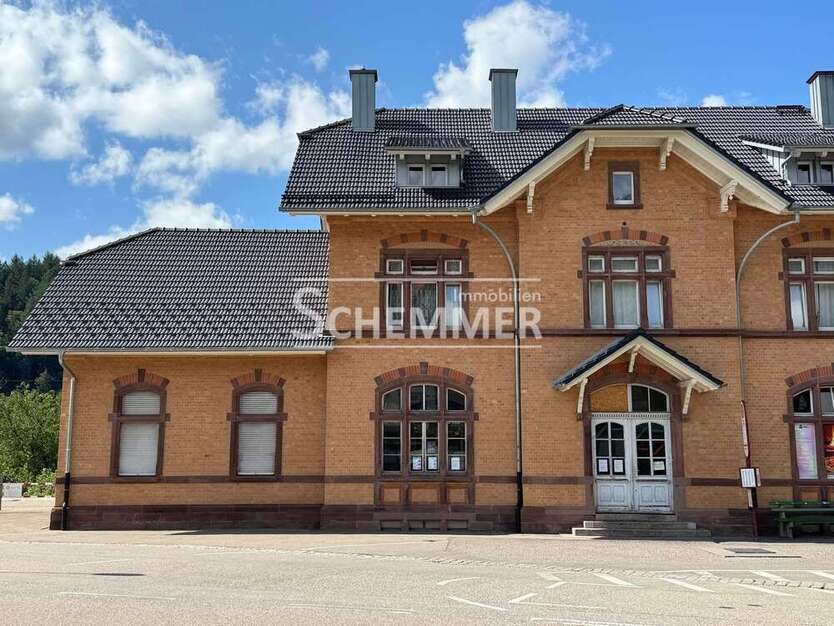 Büro in Elzach 737 € 100.96 m²