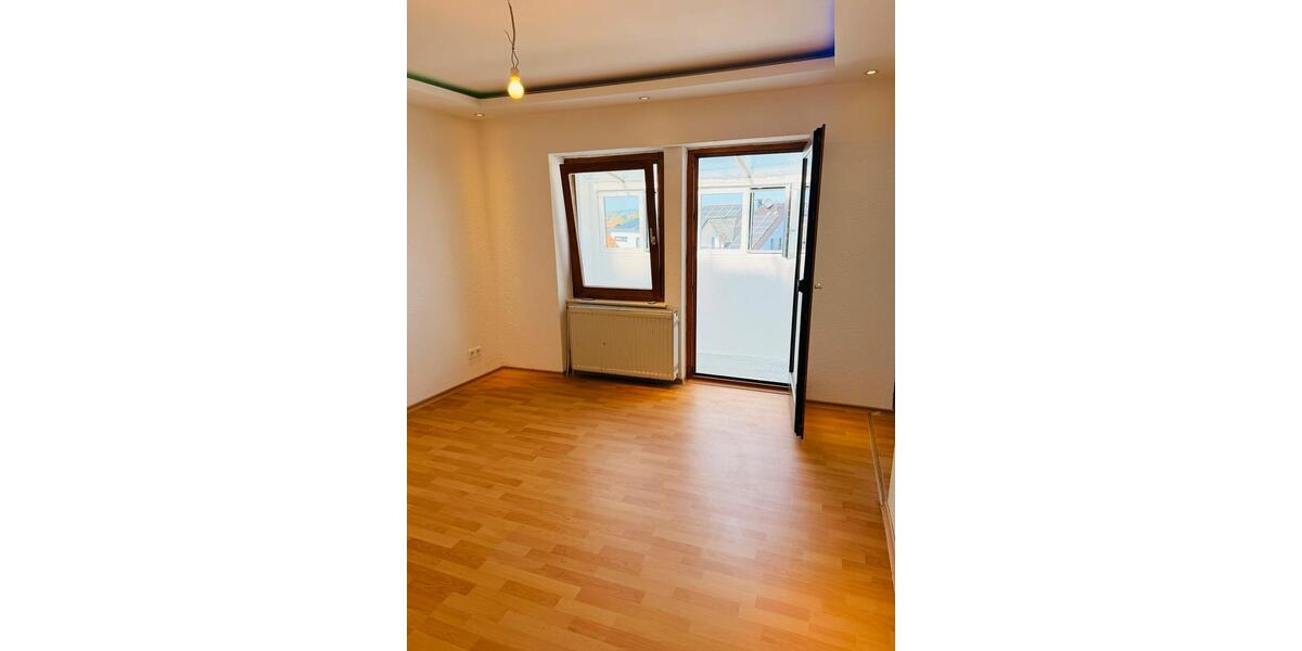 Dachgeschoßwohnung Schiffweiler - 3 Zimmer, 80 m&sup2;, 650&euro; | Angebot:26328117