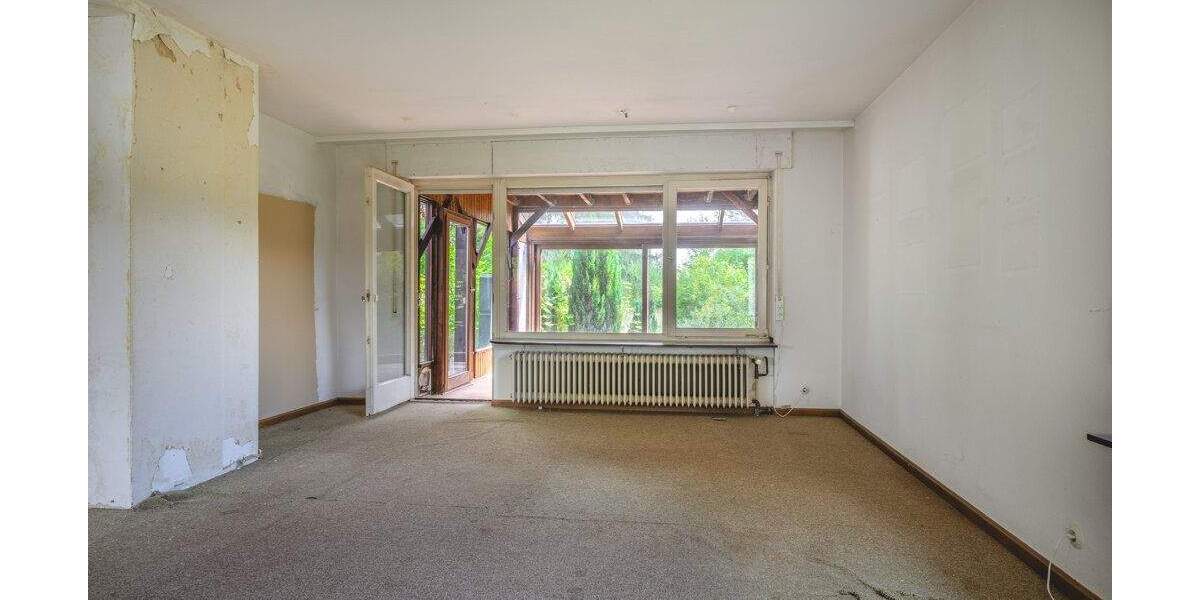 Sonniges Anwesen mit Traumgrundstück in sanierungsbedürftigem Zustand 5 zimmer