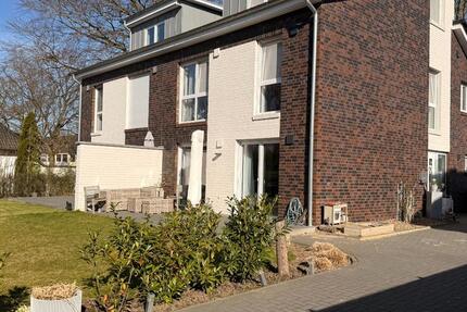 Haus Stuhr - 6 Zimmer, 150 m&sup2;, 1.550&euro; | Angebot:25719708