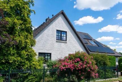 Haus Neuhardenberg - 7 Zimmer, 280 m&sup2;, 585.000&euro; | Angebot:27257875