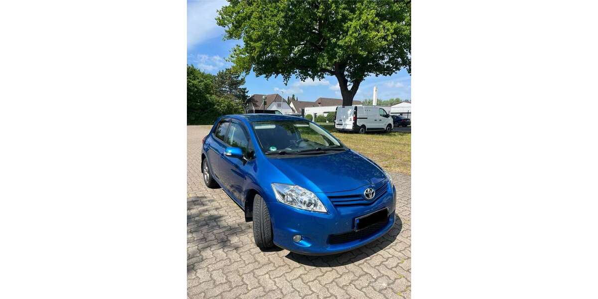 Toyota Auris 149.000 km 7.499 &euro; Hannover 30179
