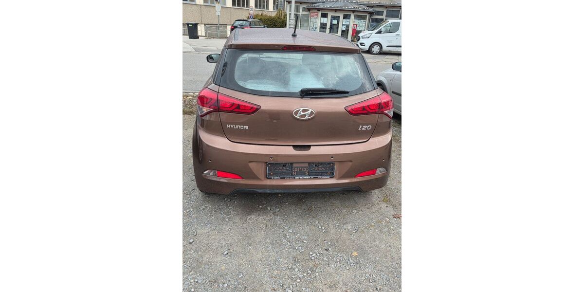 Hyundai i20 76.779 km 10.800 &euro; Regen 94209