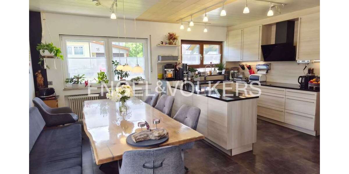 Einfamilienhaus Ofterdingen - 8 Zimmer, 241 m&sup2;, 765.000&euro; | Angebot:27130508