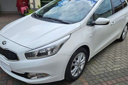 Kia ceed Sportswagon 142.529 km 9.999 € Dresden 01139