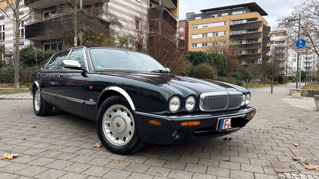 Jaguar Daimler 211.126 km 6.890 &euro; Frankfurt am Main 60486