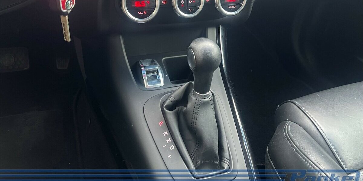 Alfa Romeo Giulietta 1.4 TB Turismo Aut.*BT*SHZ*Leder*Xenon 200.000 km 5.990 &euro; Berlin 13187