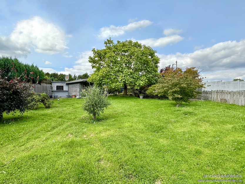 JÄSCHKE - Ihr Platz für Neues – Doppelhaus + Bungalow und großem Grundstück in Traumlage von Breinig