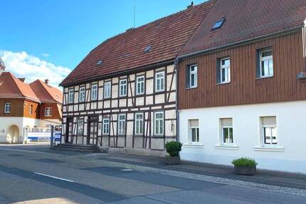 Fachwerkhaus mit 3 Wohnungen und Gewerbe 8 zimmer