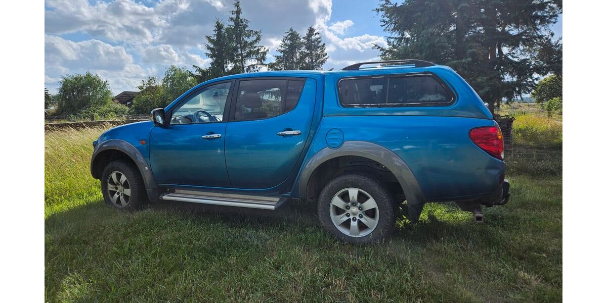 Mitsubishi L200 318.000 km 8.900 &euro; Tangerhütte 39517