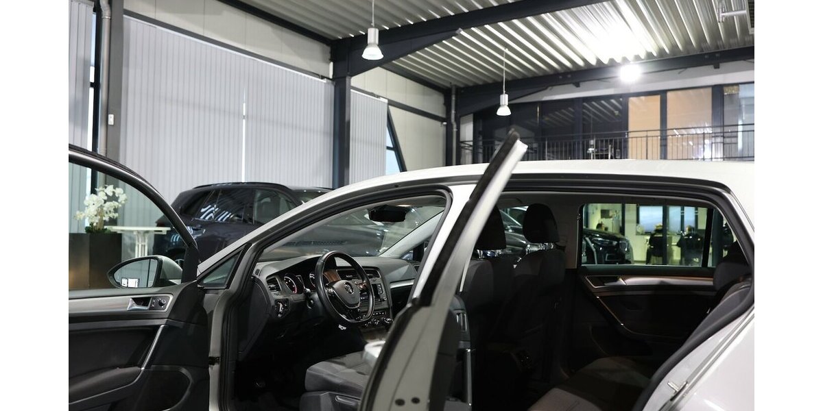 VW Golf VII 1.6 TDI Comfortline COMPOSITION-COLOUR 143.000 km 11.444 &euro; Hamm 59077