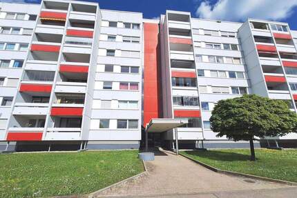 Gut geschnittene 2 ½-Zimmer-DG-Wohnung ohne Schrägen! 2 zimmer