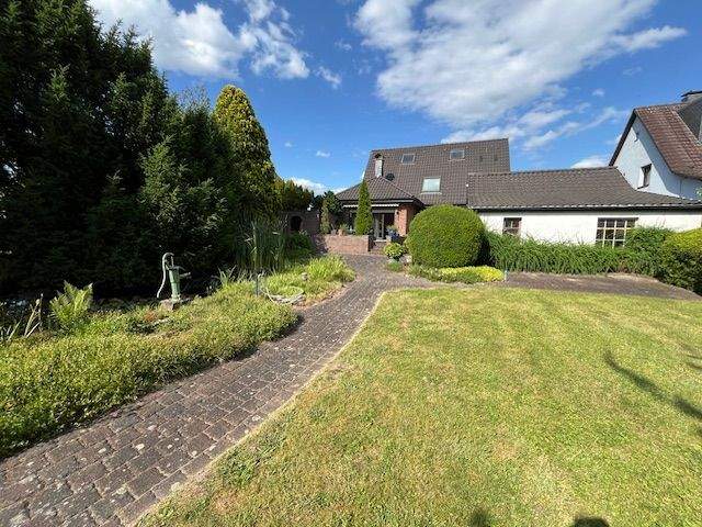 Mehrfamilienhaus, Wohnhaus Voerde - 8 Zimmer, 247 m&sup2;, 499.000&euro; | Angebot:24691287