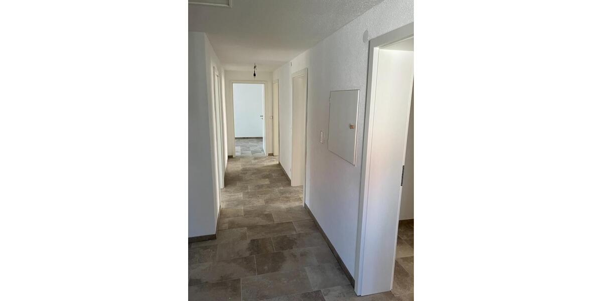 Renovierte schöne 4 Zimmer Wohnung 4 zimmer