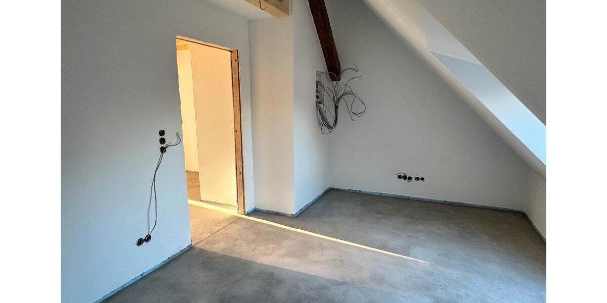Dachgeschoßwohnung Tating - 4 Zimmer, 105 m&sup2;, 1.550&euro; | Angebot:26381911