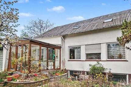 Haus Neutraubling - 9 Zimmer, 240 m&sup2;, 560.000&euro; | Angebot:26470515