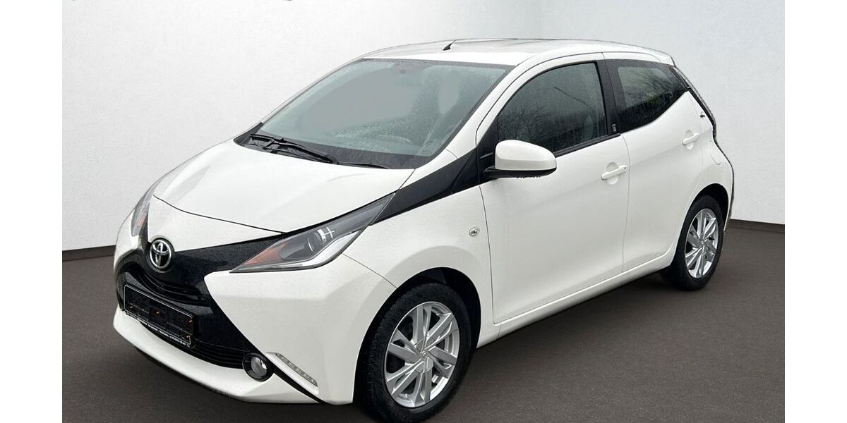 Toyota Aygo (X) 53.000 km 8.790 &euro; Bretten-Neibsheim 75015