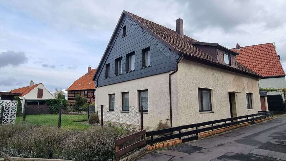 Haus zum Kaufen in Hildesheim OT Achtum 230.000 € 143 m² 7 zimmer