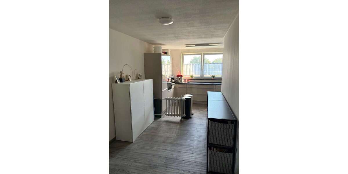 Moderne 4-Zimmer-Wohnung mit 2 Balkonen – ideal für Mitarbeitende des Mercedes-Benz-Werks - Etagenwohnung Rastatt | Angebot:26985895
