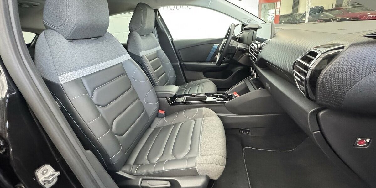 Citroen C4 e- 136 Shine 50 KWh LED CARPLAY 43.800 km 16.890 &euro; Lich 35423