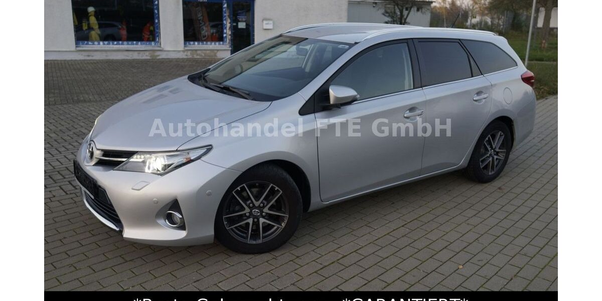 Toyota Auris 107.200 km 10.799 &euro; Bitterfeld 06749