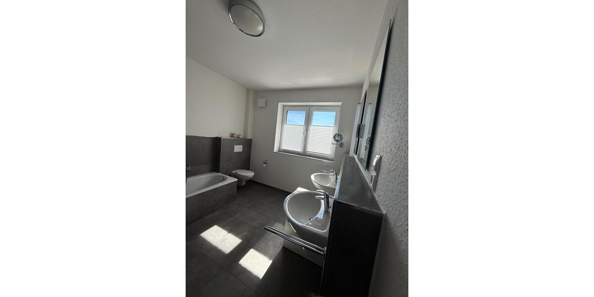 Etagenwohnung Garrel - 5 Zimmer, 123 m&sup2;, 1.200&euro; | Angebot:26412407