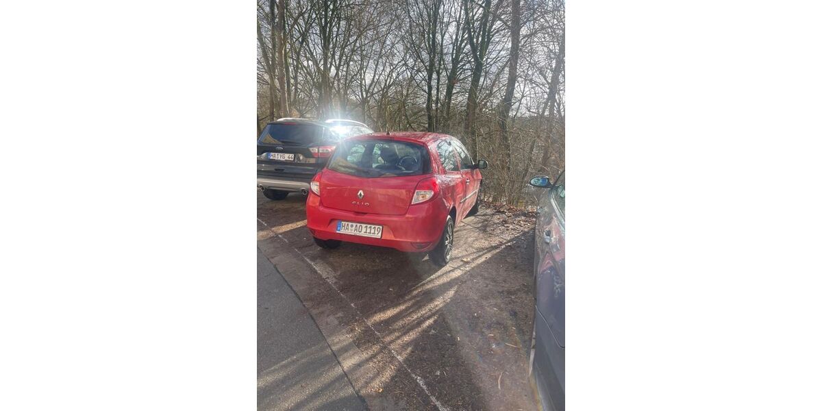 Renault Clio 123.000 km 2.750 &euro; Hagen 58097