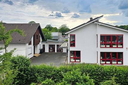 Attraktive Büro- und Gewerbeimmobilie mit zwei verbundenen Gebäuden! Zentrale Lage in Bad Honnef OT! 1 zimmer