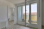 (12537 39) MGN: helle Dachgeschoßwohnung mit Aufzug und sonnigem Balkon zur Westseite, Viny-Böden