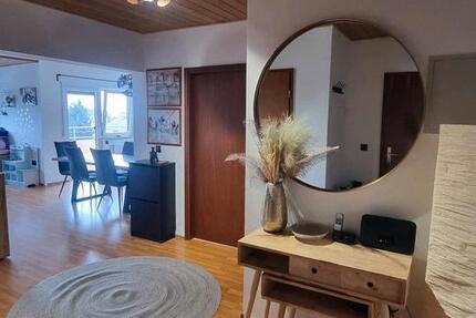 Wohnjuwel: 3,5 Zimmer mit Balkon, 2 Stellplätzen 3 zimmer