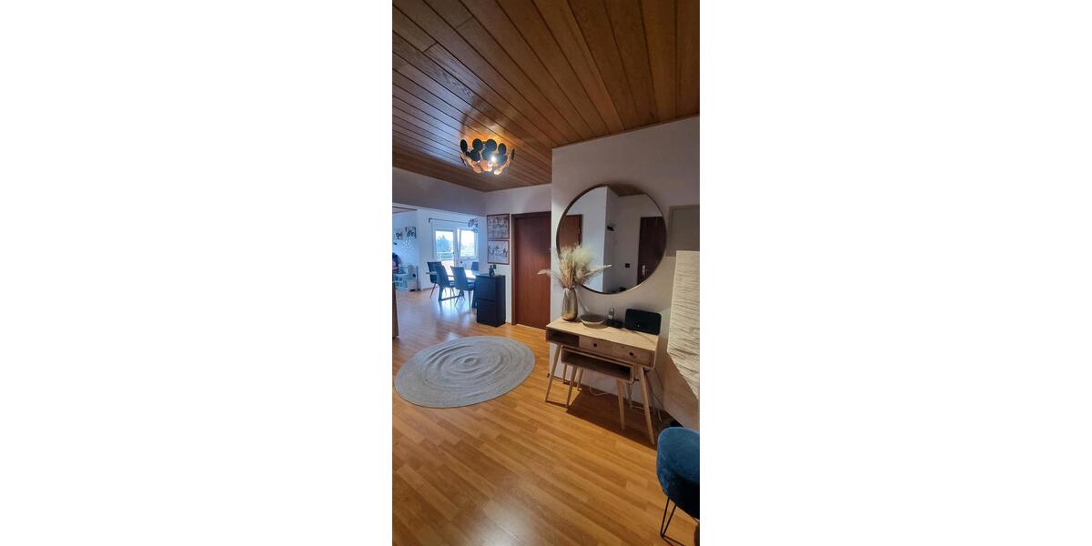 Wohnjuwel: 3,5 Zimmer mit Balkon, 2 Stellplätzen 3 zimmer