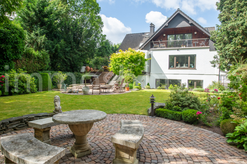 Haus zum Kaufen in Ratingen 2.400.000 € 342 m²