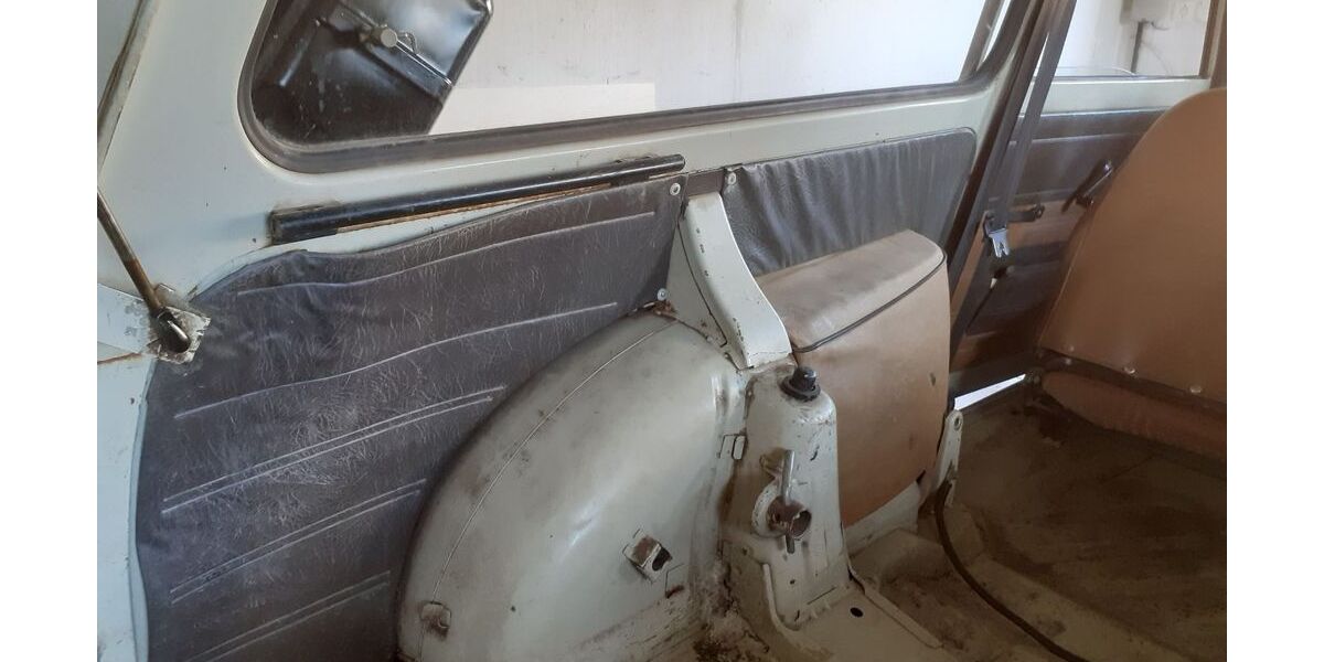 Trabant 601 9.980 km 3.000 &euro; Klingenberg 01774