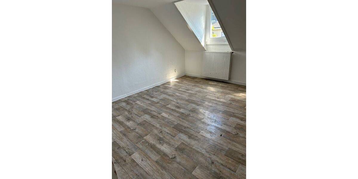 zu vermieten: geräumige Dachgeschosswohnung in Hamm Westen, Viktoriastraße 36 4 zimmer