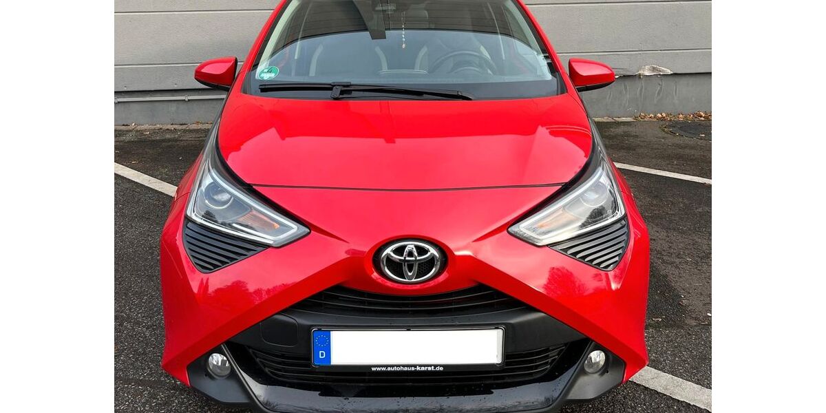Toyota Aygo (X) 40.100 km 11.800 &euro; Köln 51063
