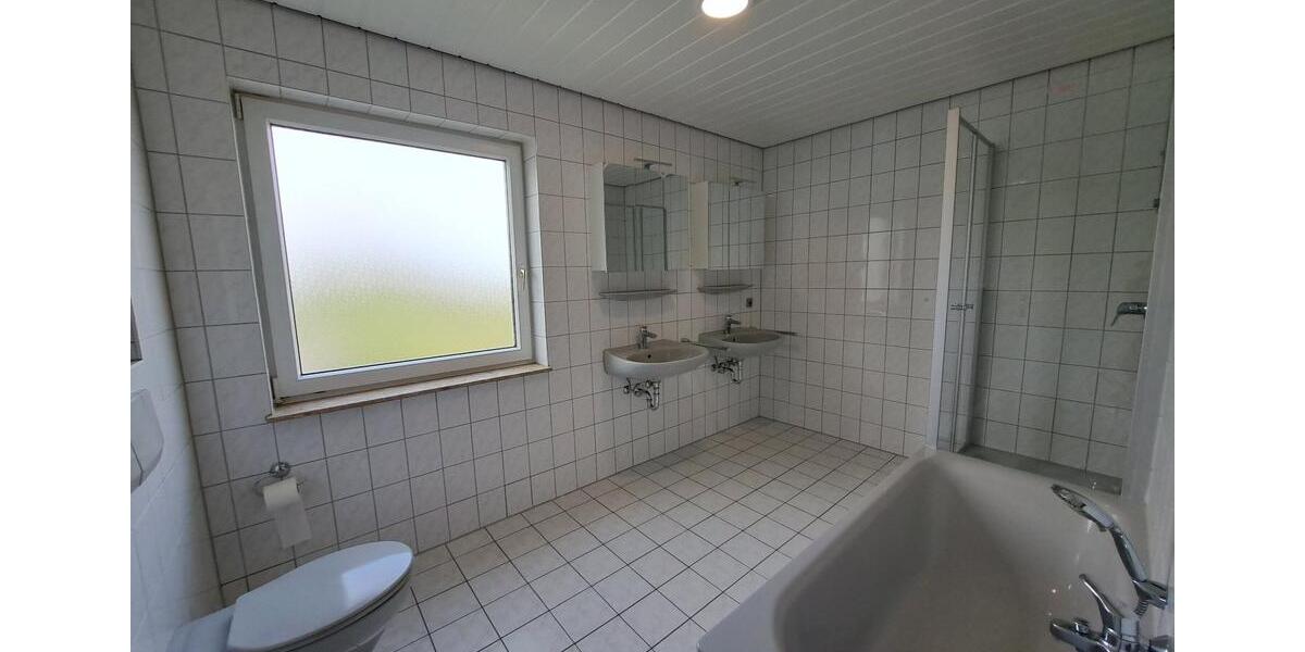 Etagenwohnung Pohlheim - 4 Zimmer, 117 m&sup2;, 1.050&euro; | Angebot:26295550
