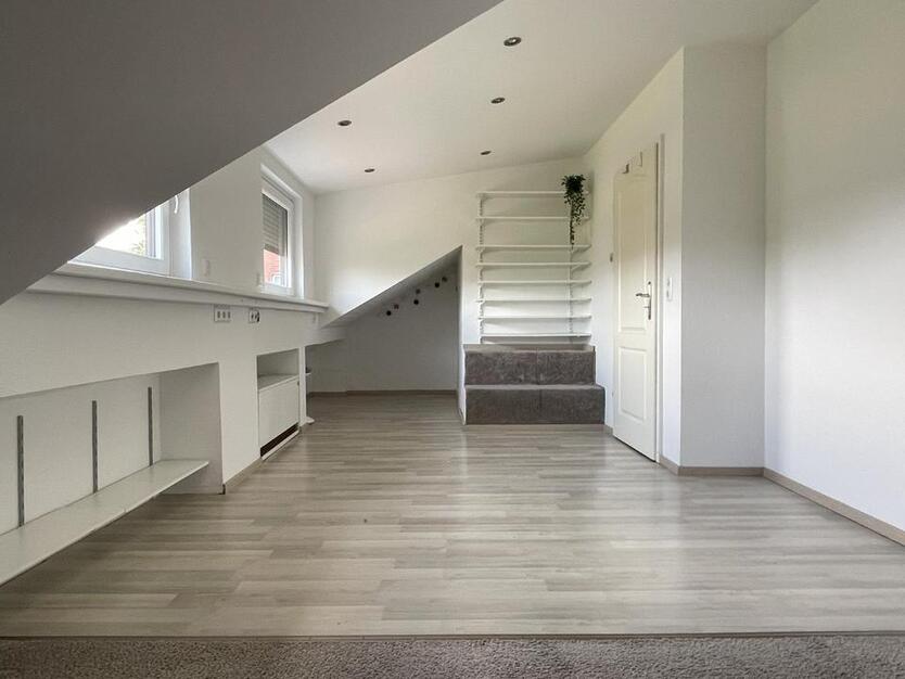 Maisonette-Eigentumswohnung in 2-Parteienhaus nahe Frechener City
