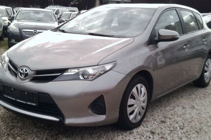 Toyota Auris 138.000 km 6.999 &euro; Bonn 53227