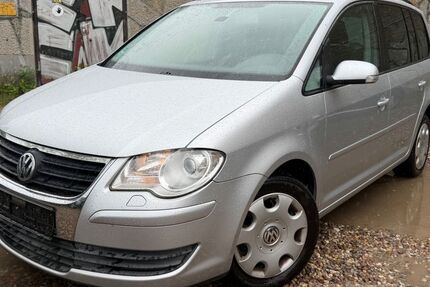VW Touran 152.000 km 4.950 &euro; Berlin 10245
