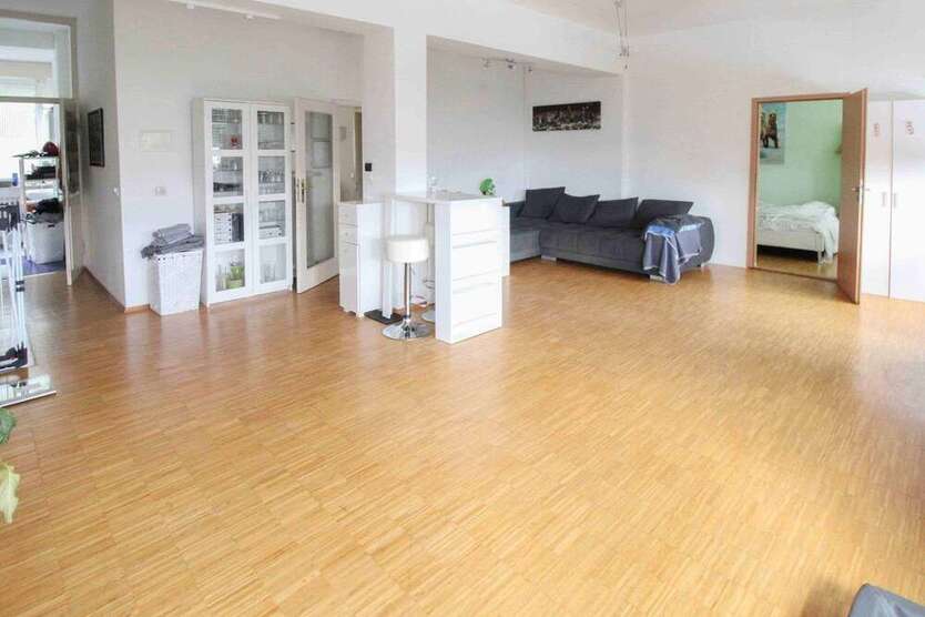 Haus zum Kaufen in Pforzheim 849.000 € 420 m²