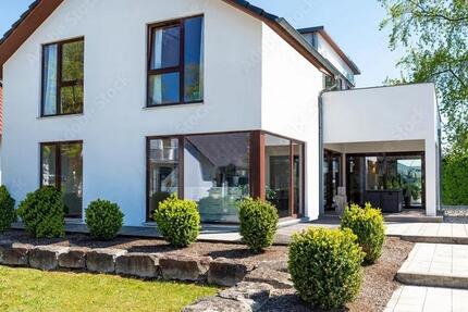 Haus Wackersdorf - 8 Zimmer, 245 m&sup2;, 680.000&euro; | Angebot:27156521