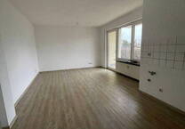 Sanierte 1-Zi Whg mit Terrasse, EBK & Stellplatz