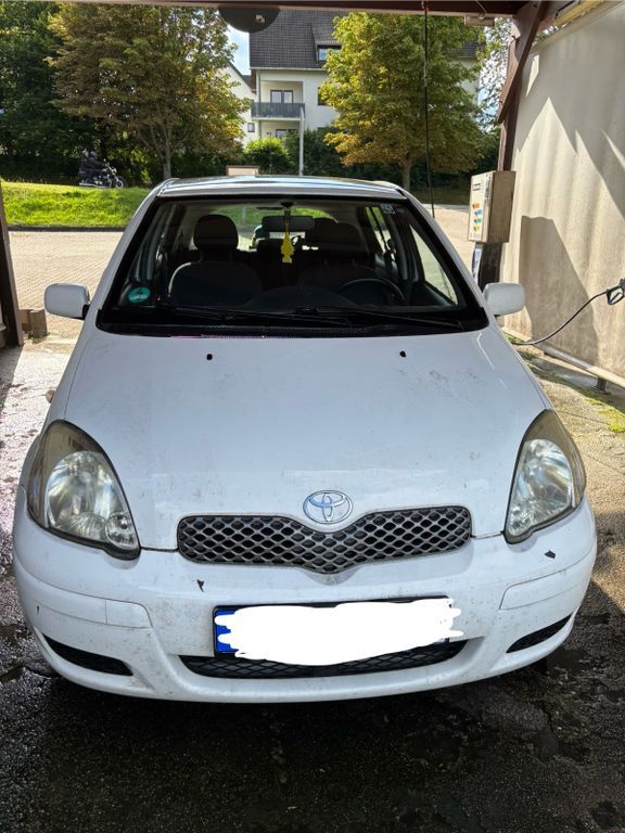 Toyota Yaris 187.323 km 1.500 € Eibenstock 08309