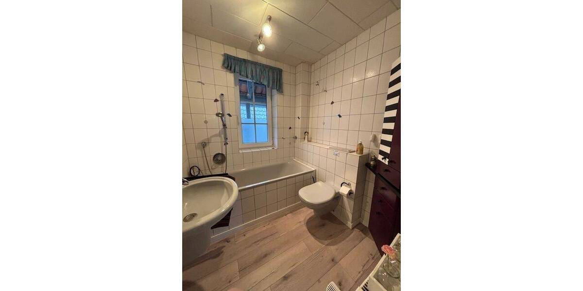 Ein Raumwunder! Modernisierte Doppelhaushälfte mit ausgebautem Spitzboden 5 zimmer